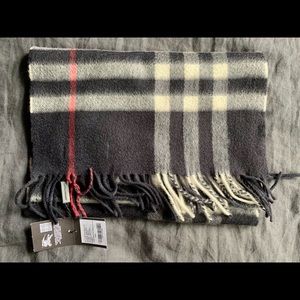 Burberry Cashmere scarf